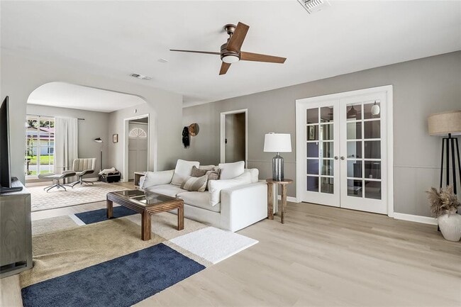 Foto del edificio - 5300 Basswood Ln