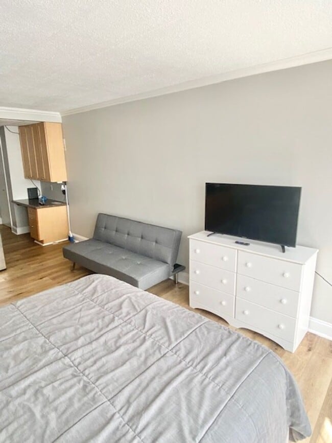 Foto del edificio - University Towers #301 - FURNISHED studio within walking distance to UTK, Fort Sanders Medical Ce...