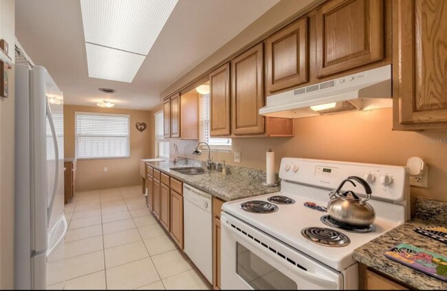 Foto del edificio - 1030 Belaire Dr