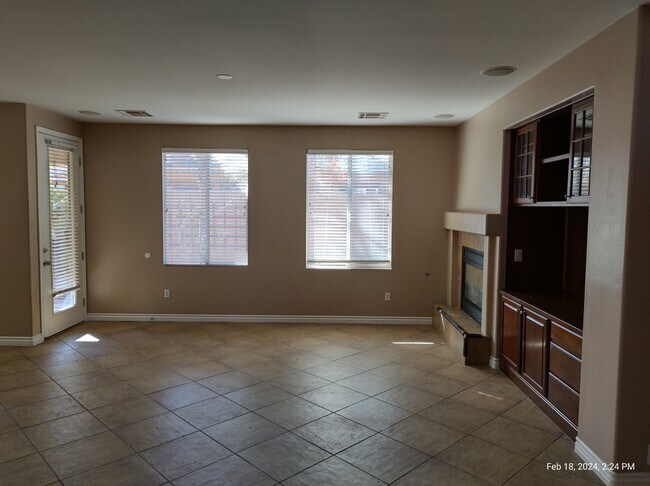 Foto del edificio - 7423 Poppy Hills Ct