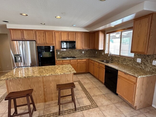 Building Photo - 13026 W Modesto Dr