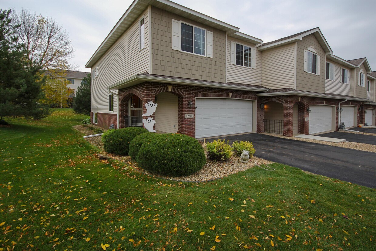 Foto principal - 18904 Inca Ave