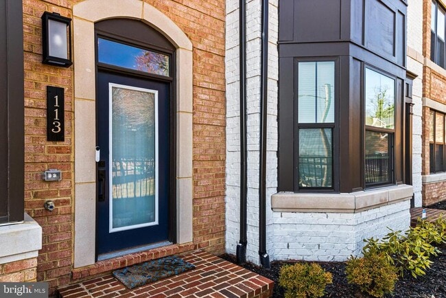 Building Photo - 113 Market Square NW