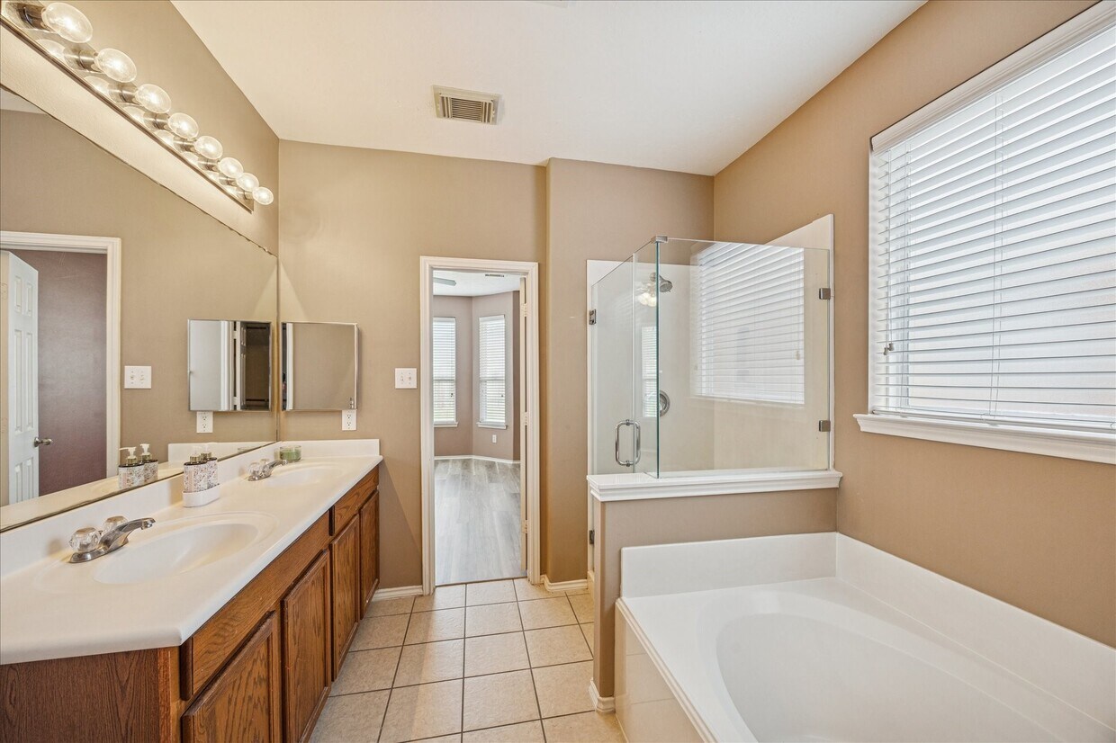 Building Photo - 9223 Carlin Bend Ln