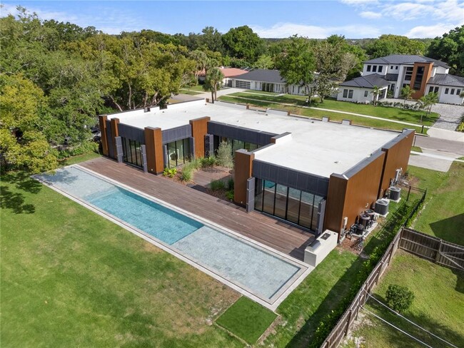 Foto del edificio - 8966 Easterling Dr