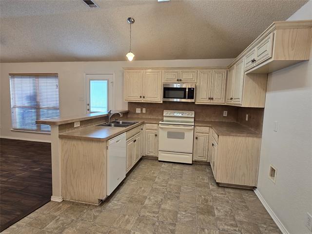 Building Photo - 616 Sawyer Dr