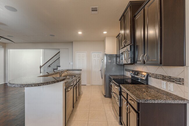 Foto del edificio - 14310 Silver Hollow Ln