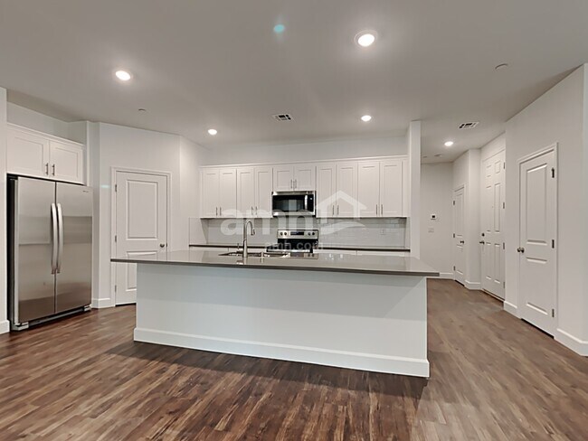 Foto del edificio - 642 N Water St