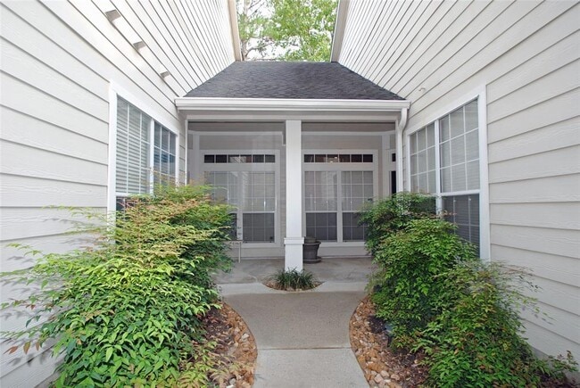 Building Photo - 103 S Piper Trace