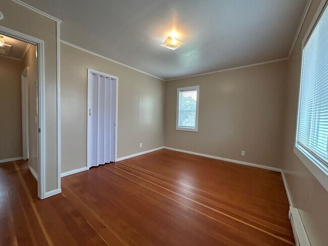 Foto del edificio - Charming 1940’s 2-Bedroom, 1-Bath Alphabet...
