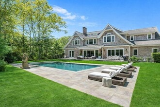 Building Photo - 22 E Woods Path