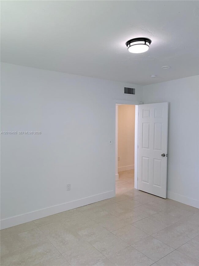 Foto del edificio - 31 NW 163rd St