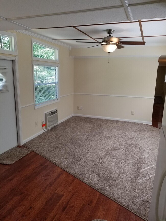 Foto del edificio - 1162 12 Oaks Cir