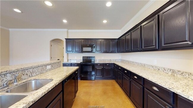 Building Photo - 118 Armored Ave