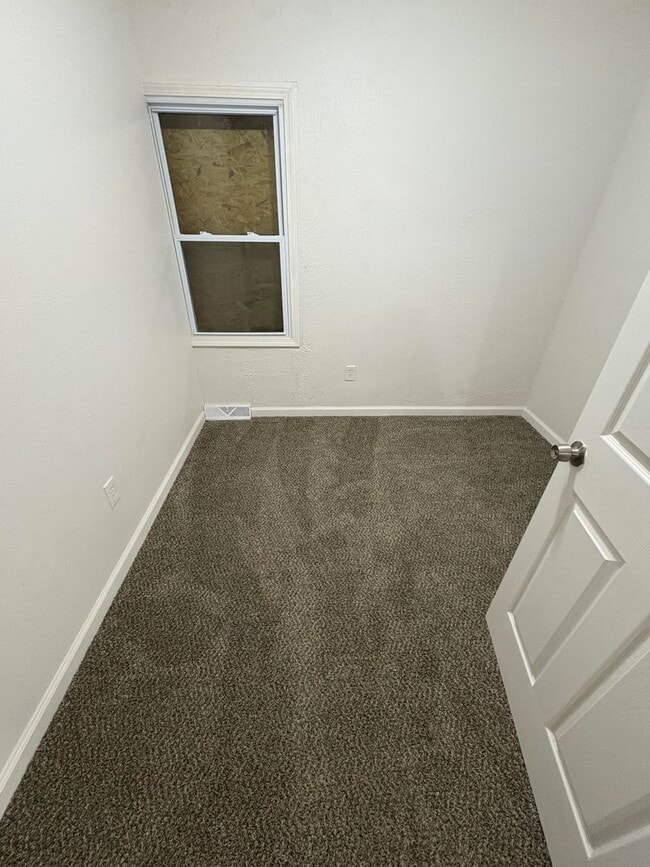 Building Photo - LIMITED TIME**1/2 OFF DEPOSIT**