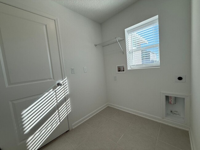 Building Photo - Beautiful 3 bedroom 2 bathroom house Lease Special!!!!