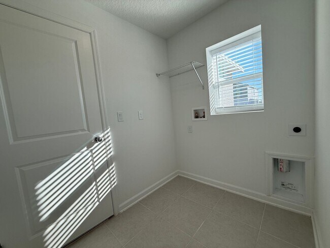 Foto del edificio - Beautiful 3 bedroom 2 bathroom house Lease Special!!!!