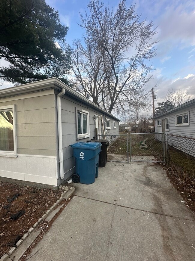 Side - 32360 Carlisle Pky