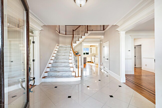 Foto del edificio - 30 Columbus Dr