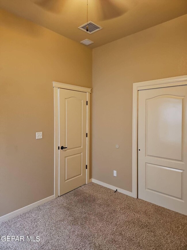 Foto del edificio - 3704 Grand Bahamas Dr