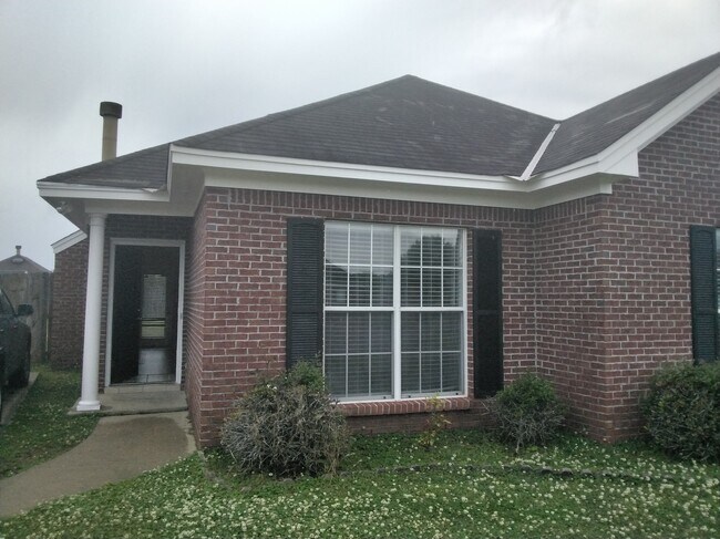 Foto del edificio - 517 McGregor Ct