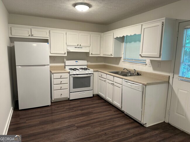 Building Photo - 5894 Summerglen Ln