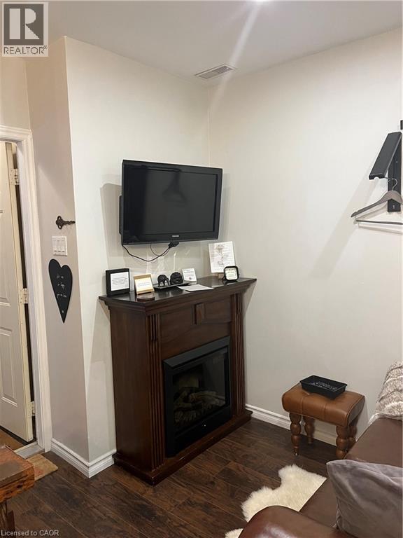 Building Photo - 56 King St W