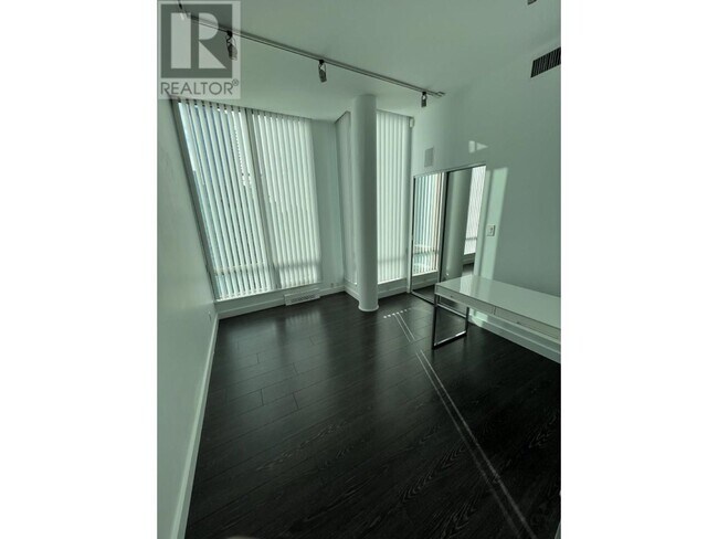 Photo du bâtiment - 1288 W Georgia St