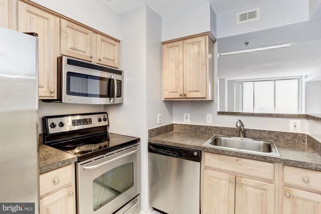 Building Photo - 5809 Nicholson Ln