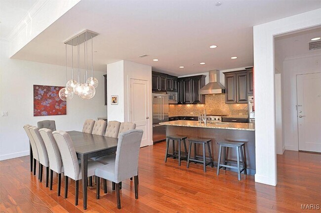 Foto del edificio - 6451 Clayton Rd