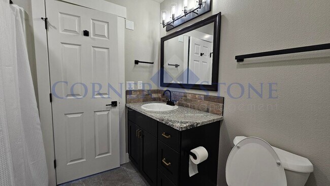 Building Photo - Stunningly Updated Home in Boise!