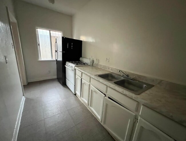 Foto del edificio - 936 E 24th St