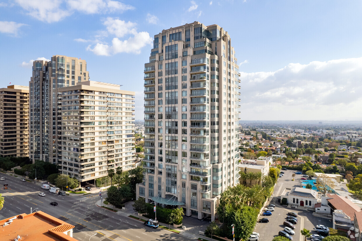 10808 Wilshire Blvd - The Californian