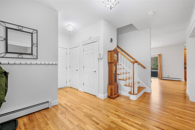 Building Photo - 22 Apple Hill Dr