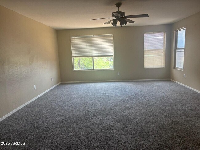 Foto del edificio - 4136 N 113th Dr