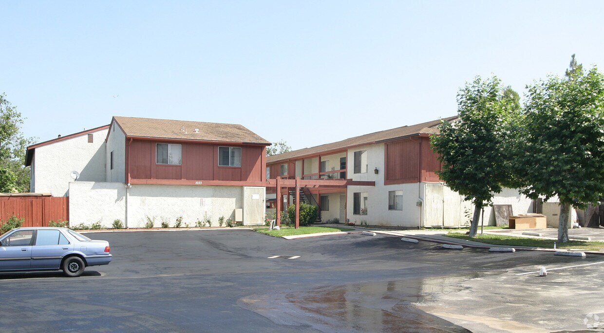 Foto del edificio - 3033 E 18th St