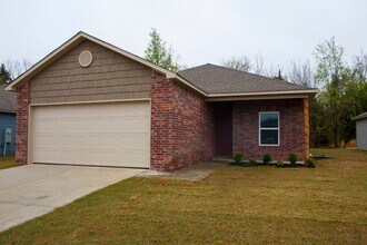 Building Photo - 4702 W Hoover Loop