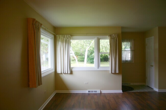 Building Photo - 58 Clover Dr
