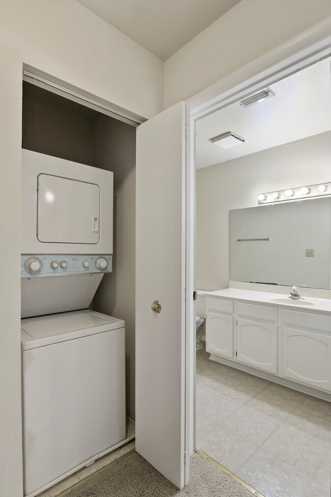 Building Photo - The Woods of Marlton