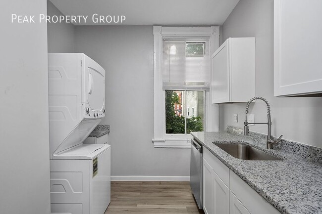 Building Photo - Renovated 2 bedroom in the heart of East W...