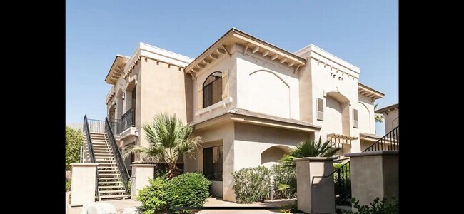 Building Photo - 50700 Santa Rosa Plz