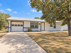 Building Photo - 705 Sun Valley Dr