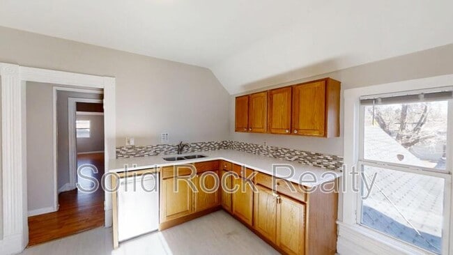 Building Photo - 219 N Institute St