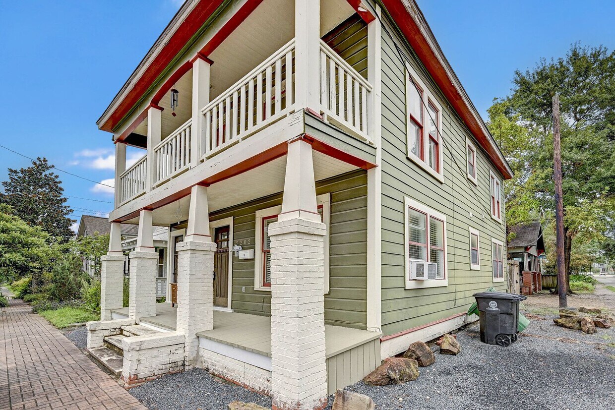 Primary Photo - Stunning 1920´s Duplex located in the Hear...