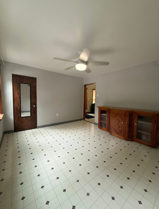 Building Photo - 2628 S Throop St