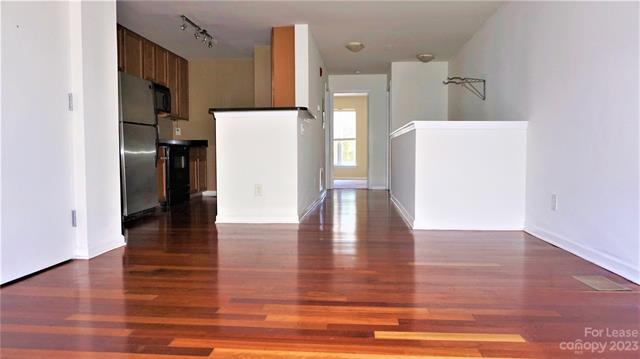 Building Photo - 630 Raphael Place