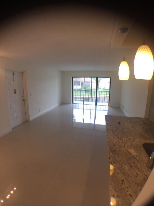 Foto del edificio - 728 Sunny Pine Way