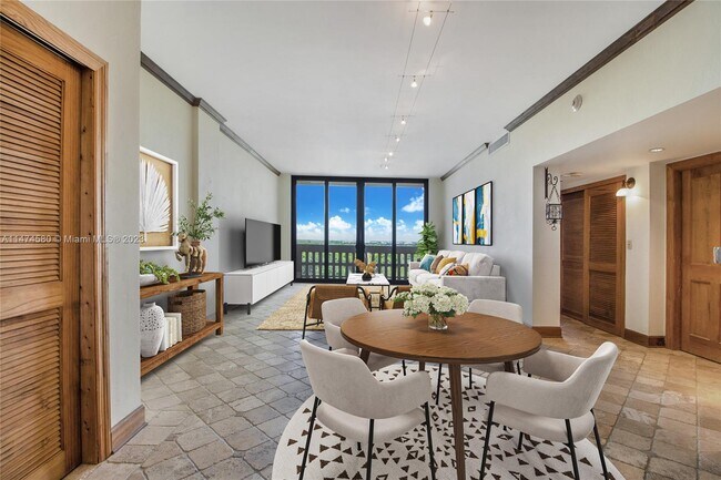 Foto del edificio - 90 Edgewater Dr