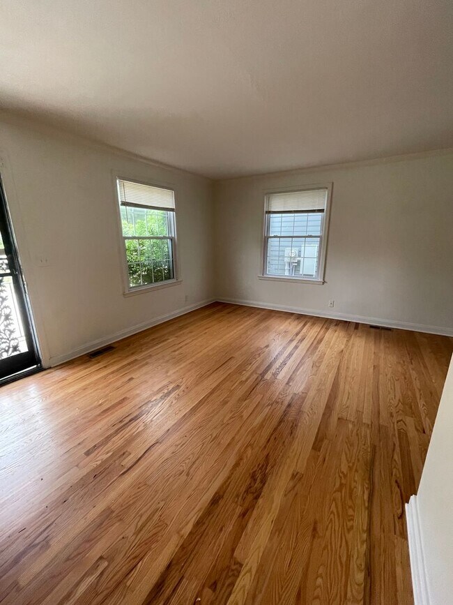 Foto del edificio - 720 Groves Park Rd