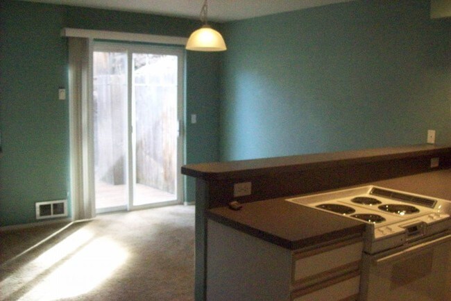 Building Photo - 1743 SW Knoll